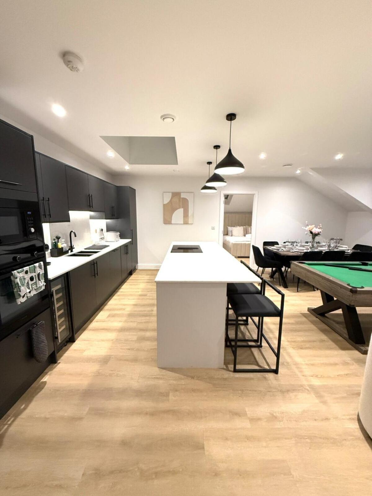 Sale Road Serviced Apartments Near Airport & Trafford Centre ウィゼンショー 部屋 写真