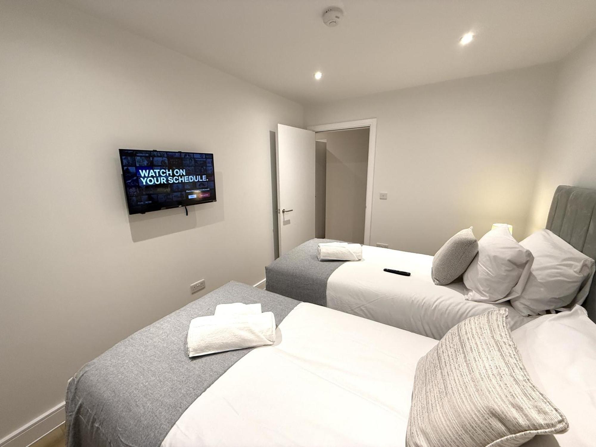 Sale Road Serviced Apartments Near Airport & Trafford Centre ウィゼンショー 部屋 写真